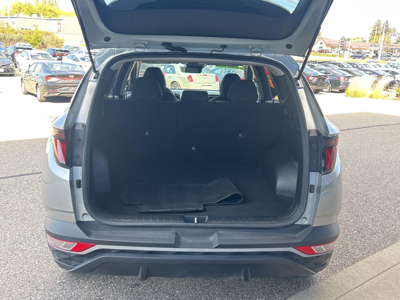 2023 Hyundai Tucson Preferred   Factory Warranty   Clean Carfax Photo4