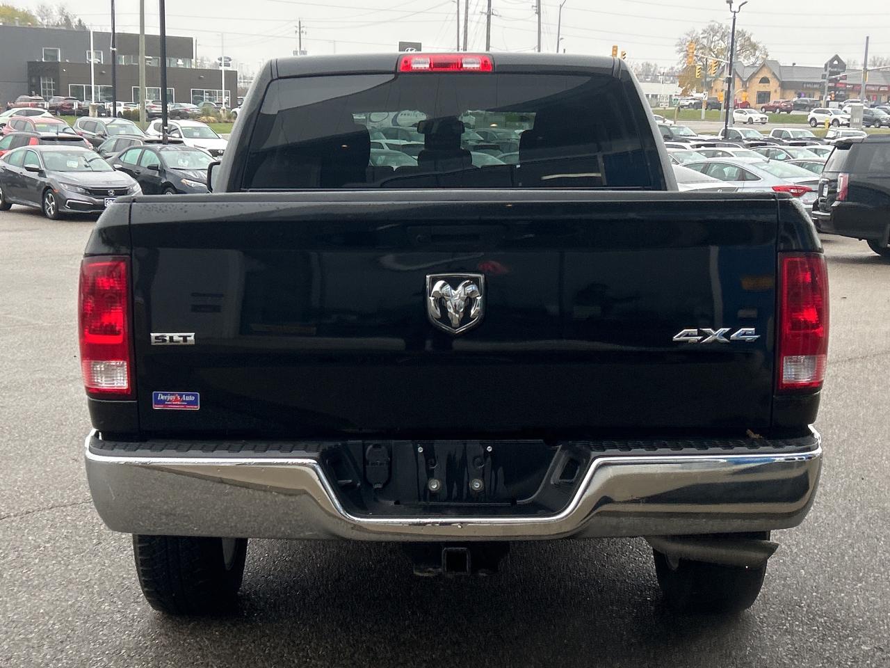 2022 RAM 1500 Classic SLT Crew Cab 5'7 Box   Low KM   Clean Carfax Photo