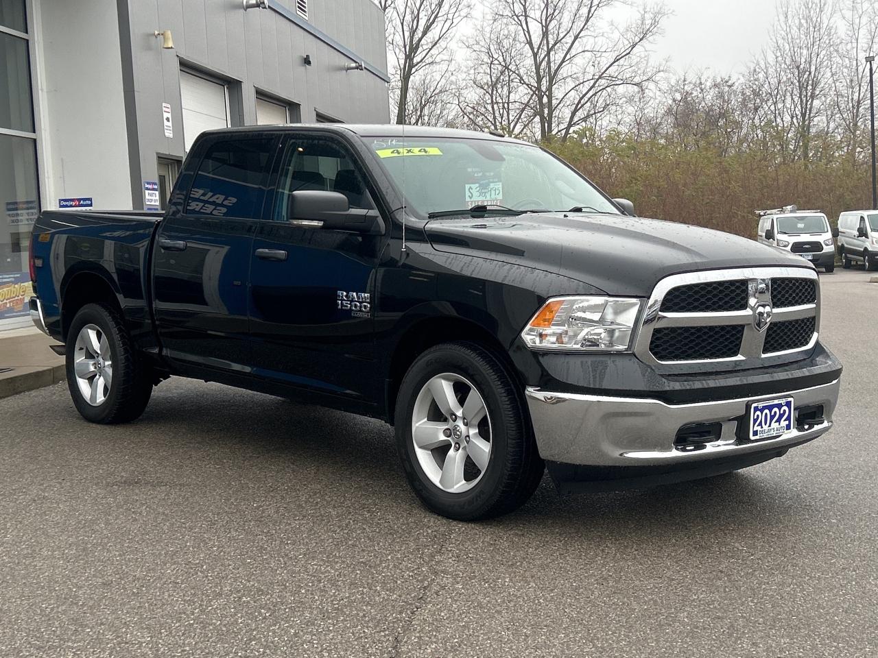 2022 RAM 1500 Classic SLT Crew Cab 5'7 Box   Low KM   Clean Carfax Photo