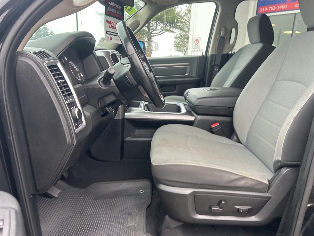 2022 RAM 1500 Classic SLT Crew Cab 5'7 Box   Low KM   Clean Carfax Photo