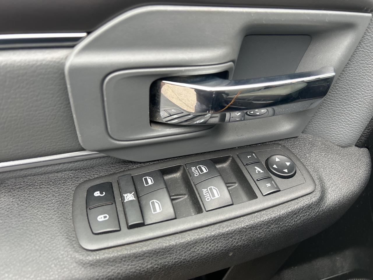 2022 RAM 1500 Classic SLT 4x4 Crew Cab 5'7 Box   Clean Carfax Photo