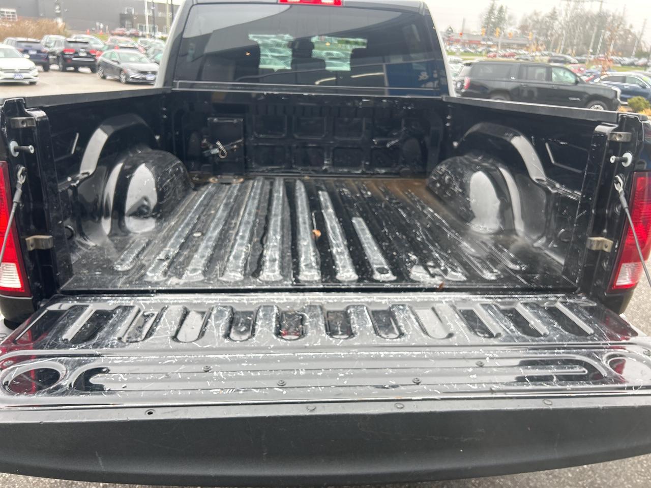 2022 RAM 1500 Classic SLT Crew Cab 5'7 Box   Low KM   Clean Carfax Photo