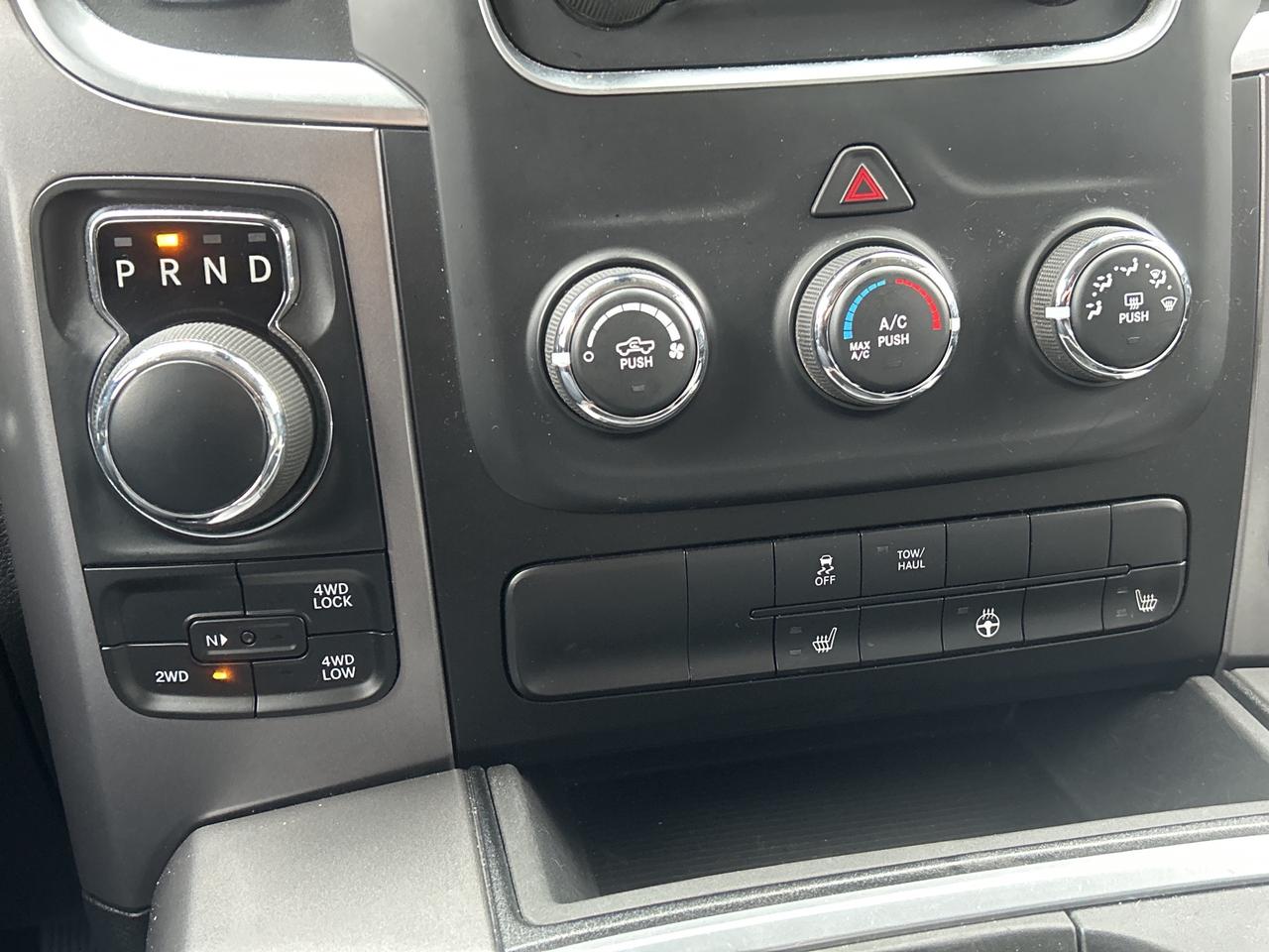 2022 RAM 1500 Classic SLT Crew Cab 5'7 Box   Low KM   Clean Carfax Photo