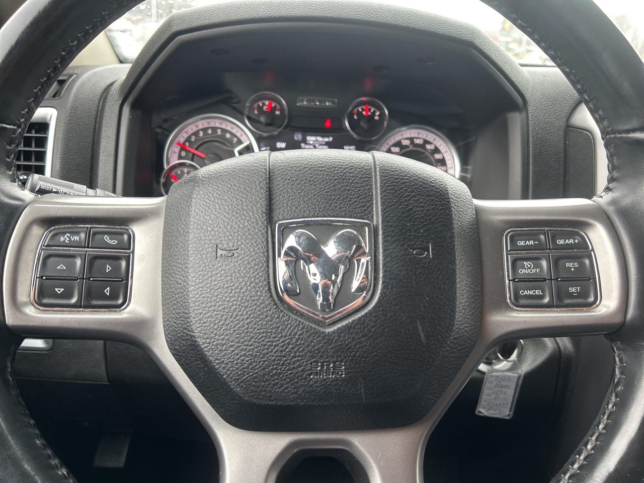 2022 RAM 1500 Classic SLT Crew Cab 5'7 Box   Low KM   Clean Carfax Photo