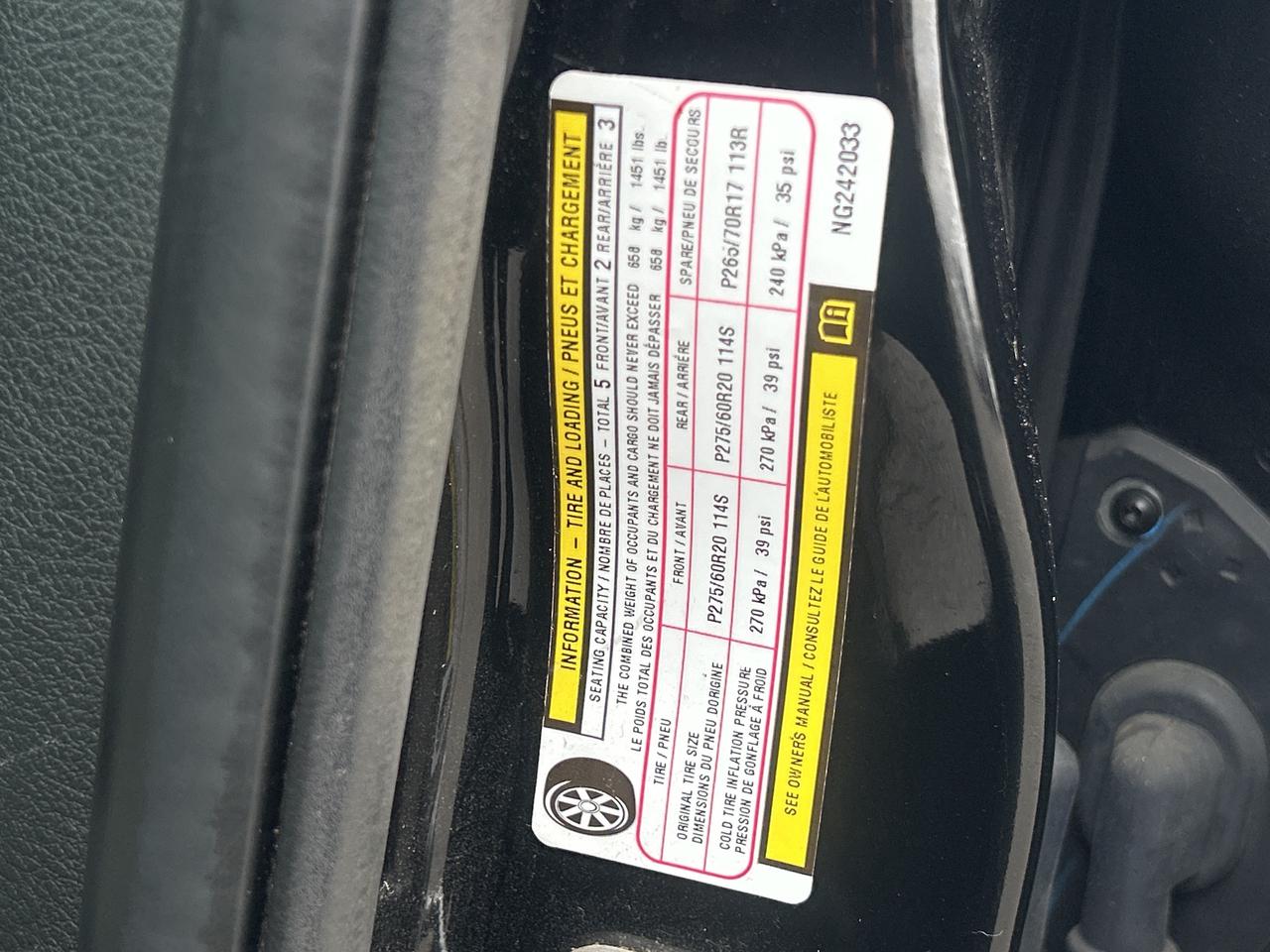 2022 RAM 1500 Classic SLT Crew Cab 5'7 Box   Low KM   Clean Carfax Photo