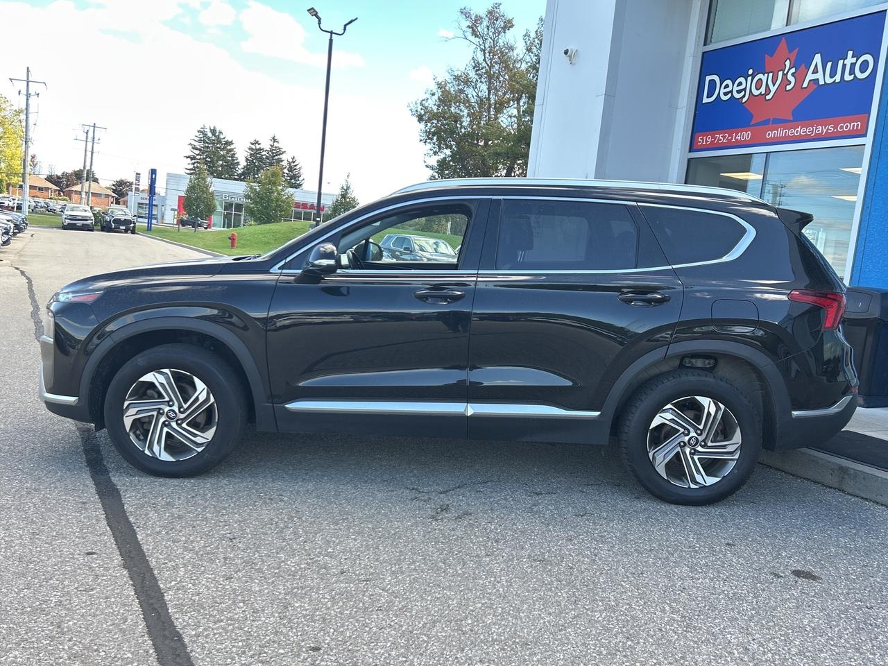 2022 Hyundai Santa Fe Preferred   Pano Roof   Leather   Clean Carfax Photo4