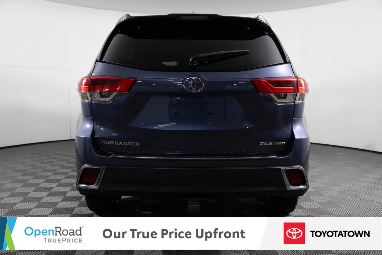 2018 Toyota Highlander XLE! LOADED! ACCIDENT FREE! Photo4