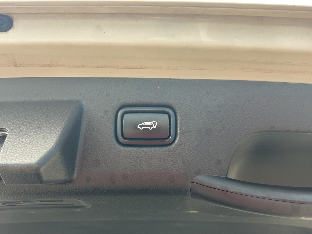 2024 Kia Seltos EX   CarPlay + Android Auto Photo