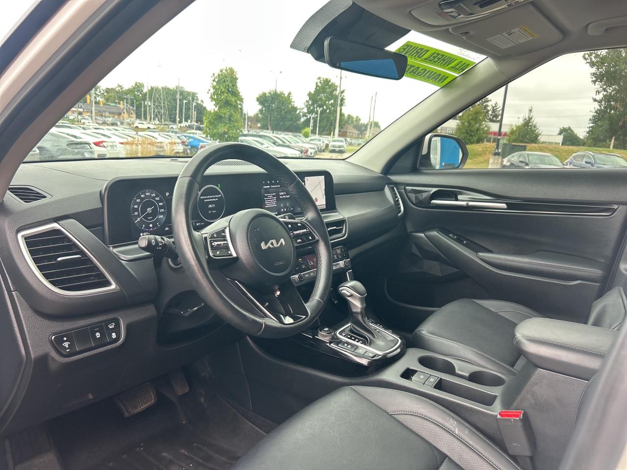 2024 Kia Seltos EX   CarPlay + Android Auto Photo