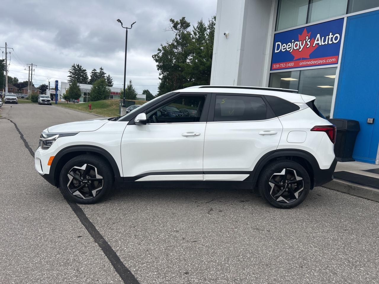 2024 Kia Seltos EX   CarPlay + Android Auto Photo