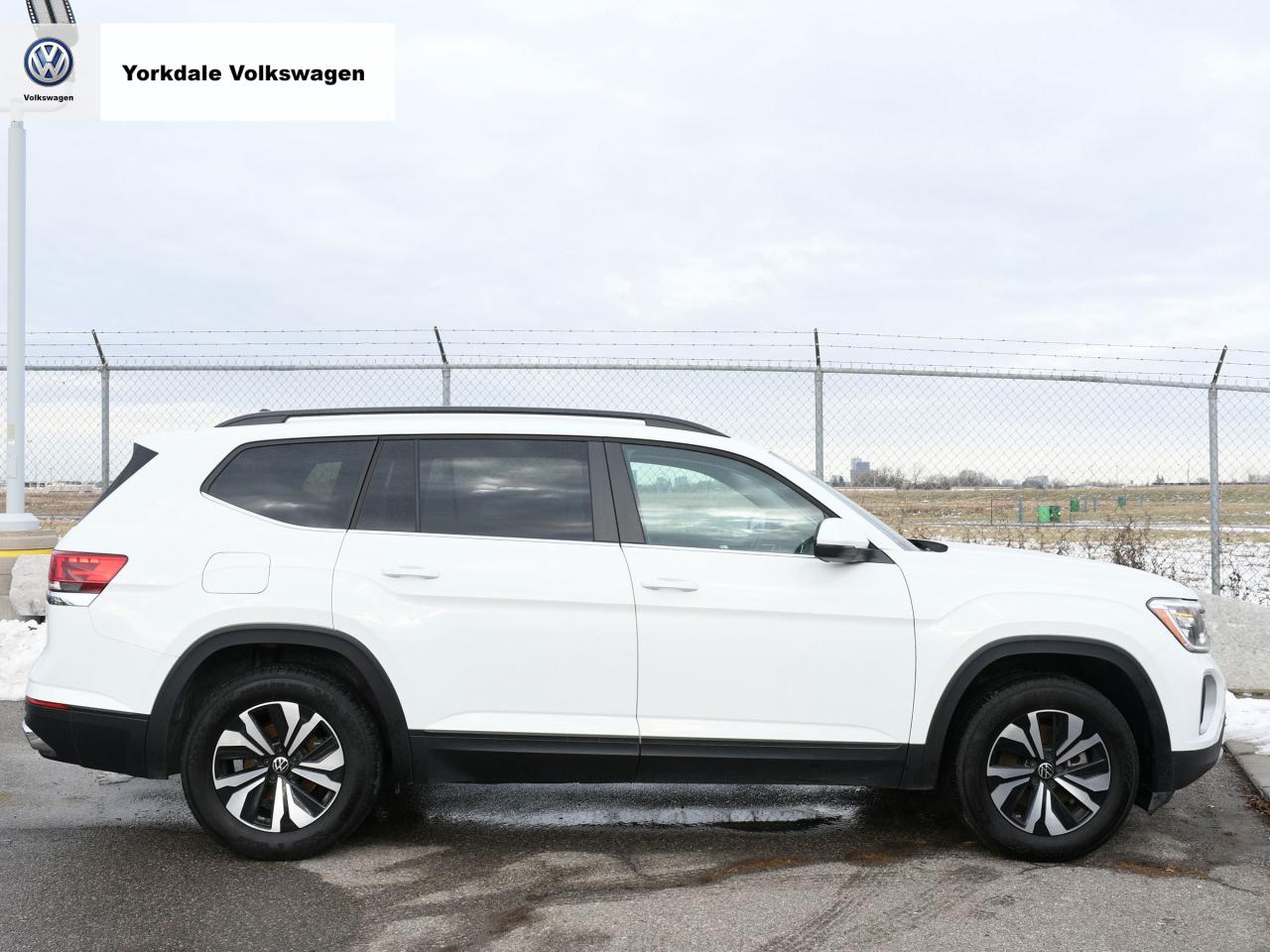 2025 Volkswagen Atlas  Photo2