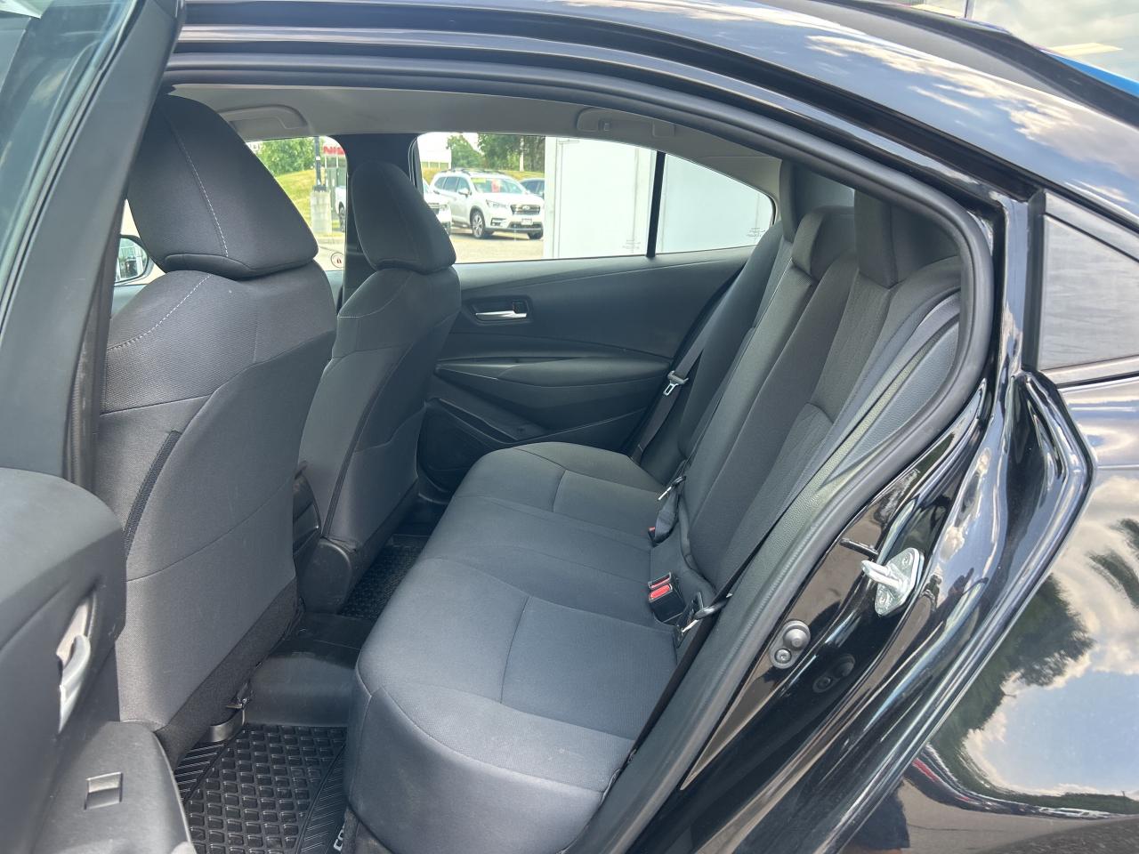 2020 Toyota Corolla LE CVT   low KM Photo