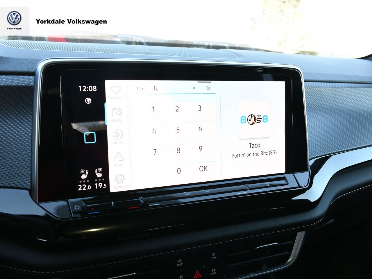 2025 Volkswagen Atlas Cross Sport  Photo