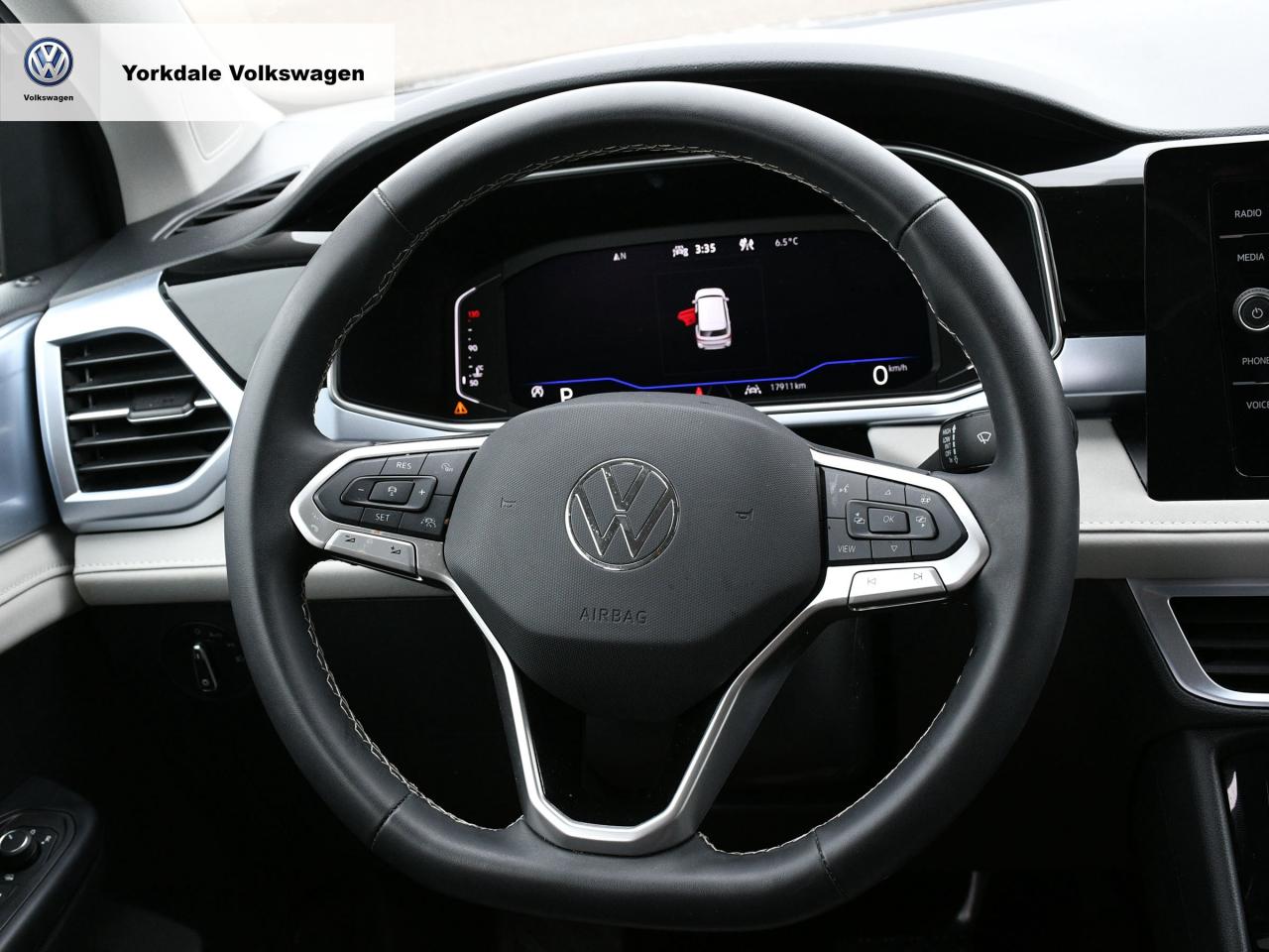 2025 Volkswagen Taos  Photo