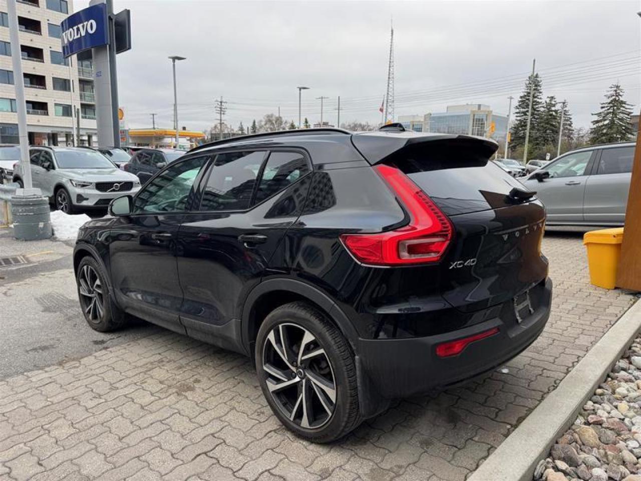 2022 Volvo XC40 T5 AWD R-Design Photo3