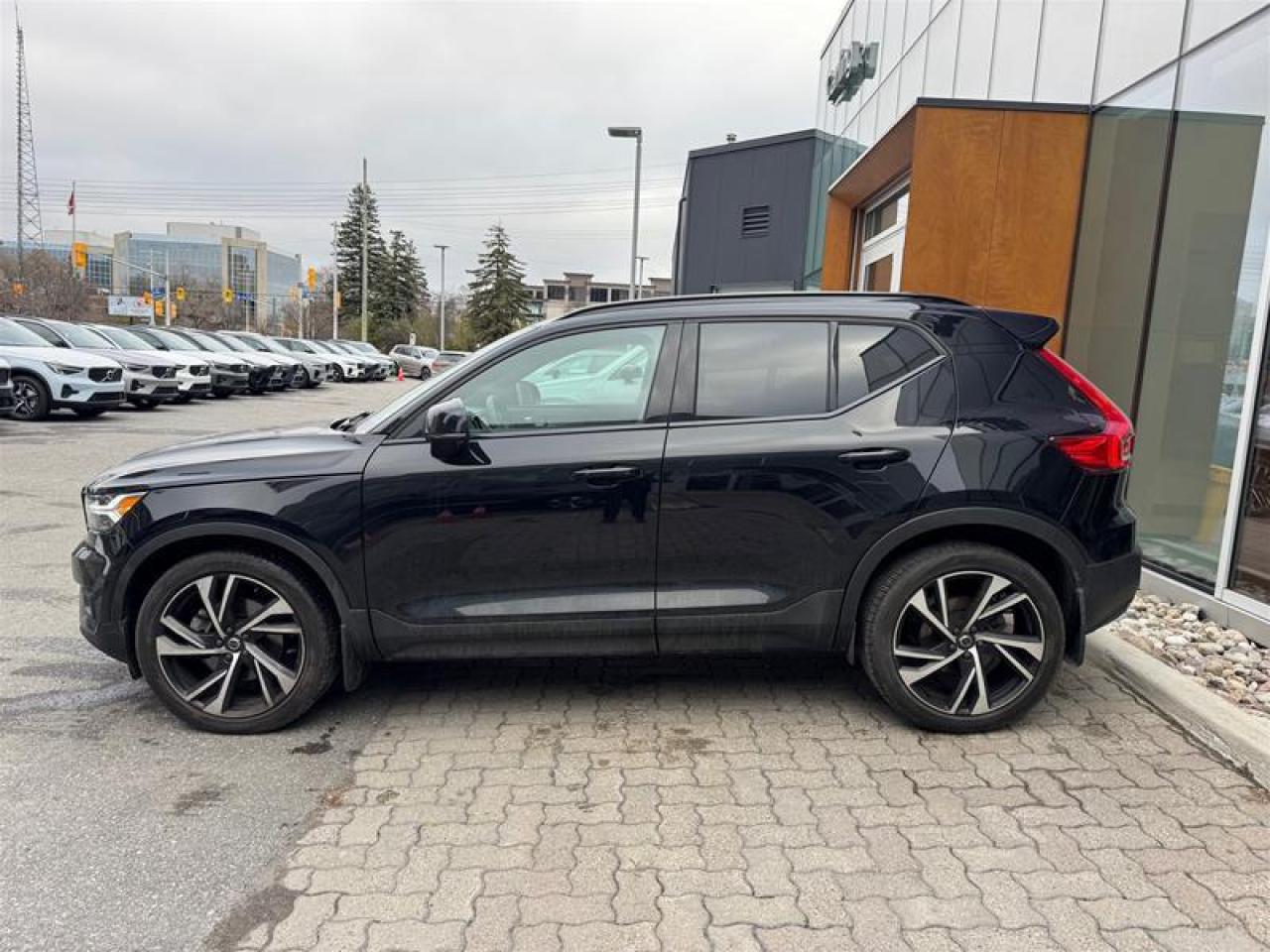 2022 Volvo XC40 T5 AWD R-Design Photo4
