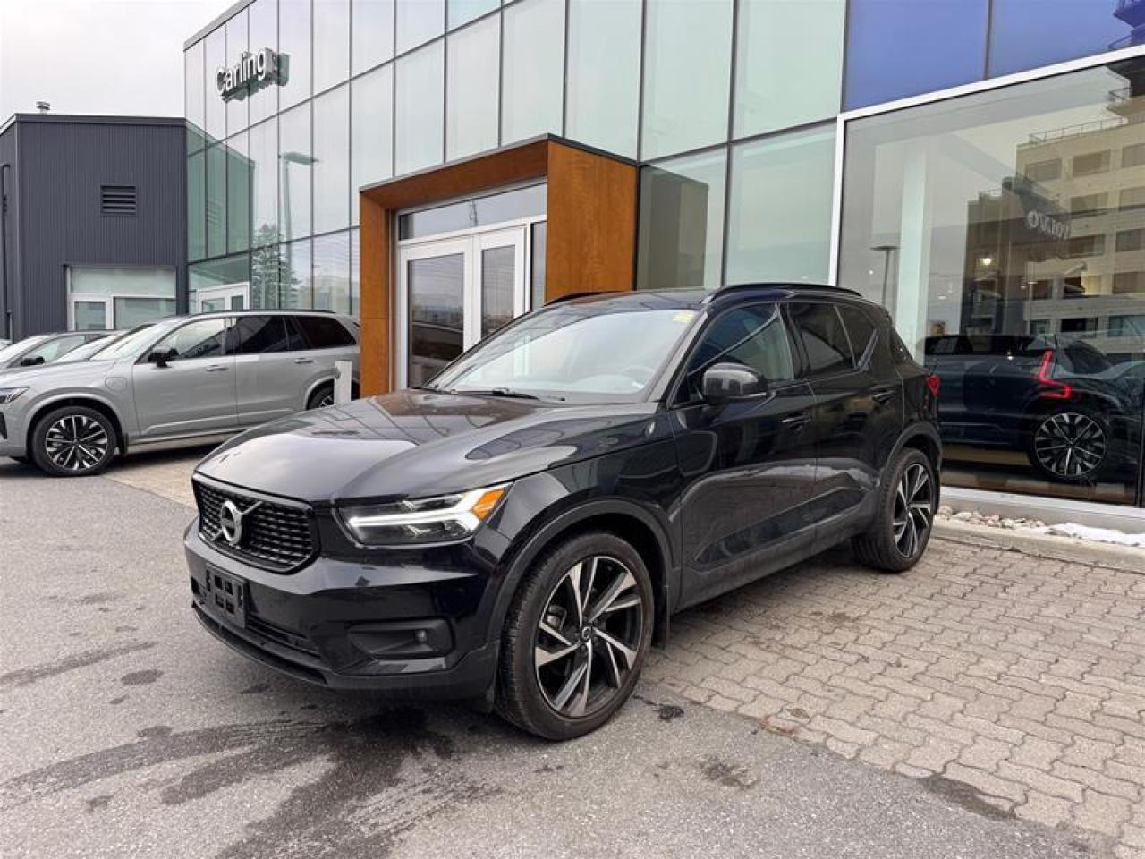 2022 Volvo XC40 T5 AWD R-Design Photo