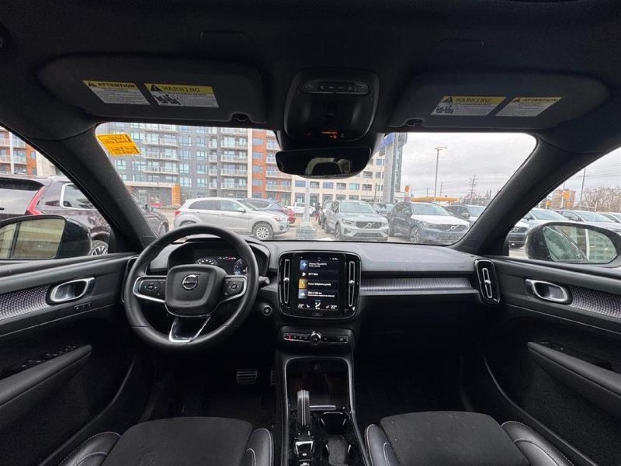 2022 Volvo XC40 T5 AWD R-Design Photo