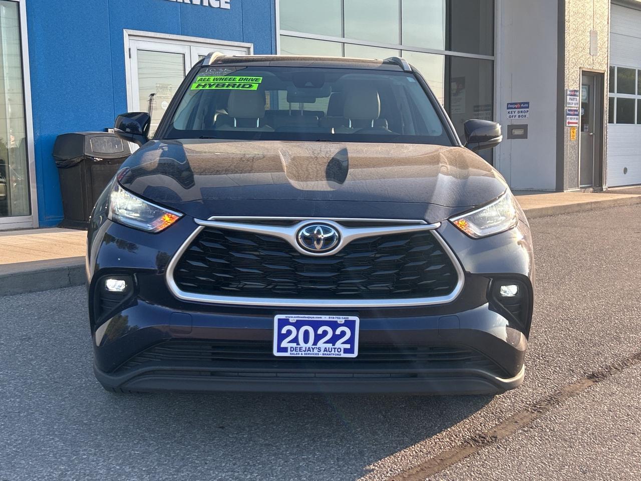 2022 Toyota Highlander Hybrid XLE   Leather   Sunroof   Clean Carfax Photo