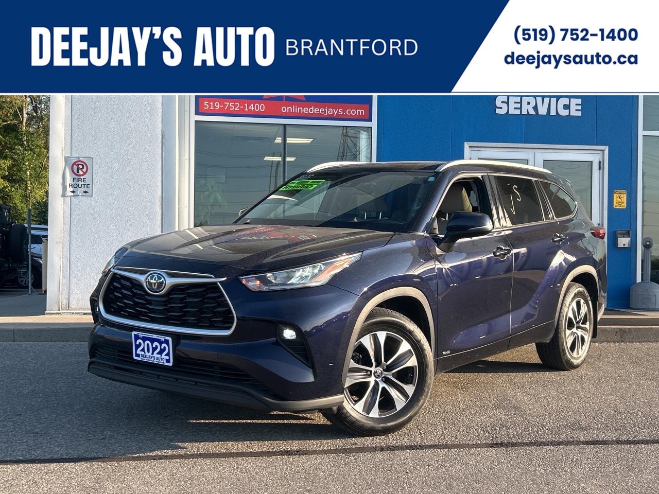 2022 Toyota Highlander Hybrid XLE   Leather   Sunroof   Clean Carfax Photo0