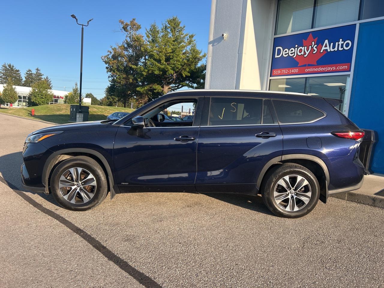 2022 Toyota Highlander Hybrid XLE   Leather   Sunroof   Clean Carfax Photo