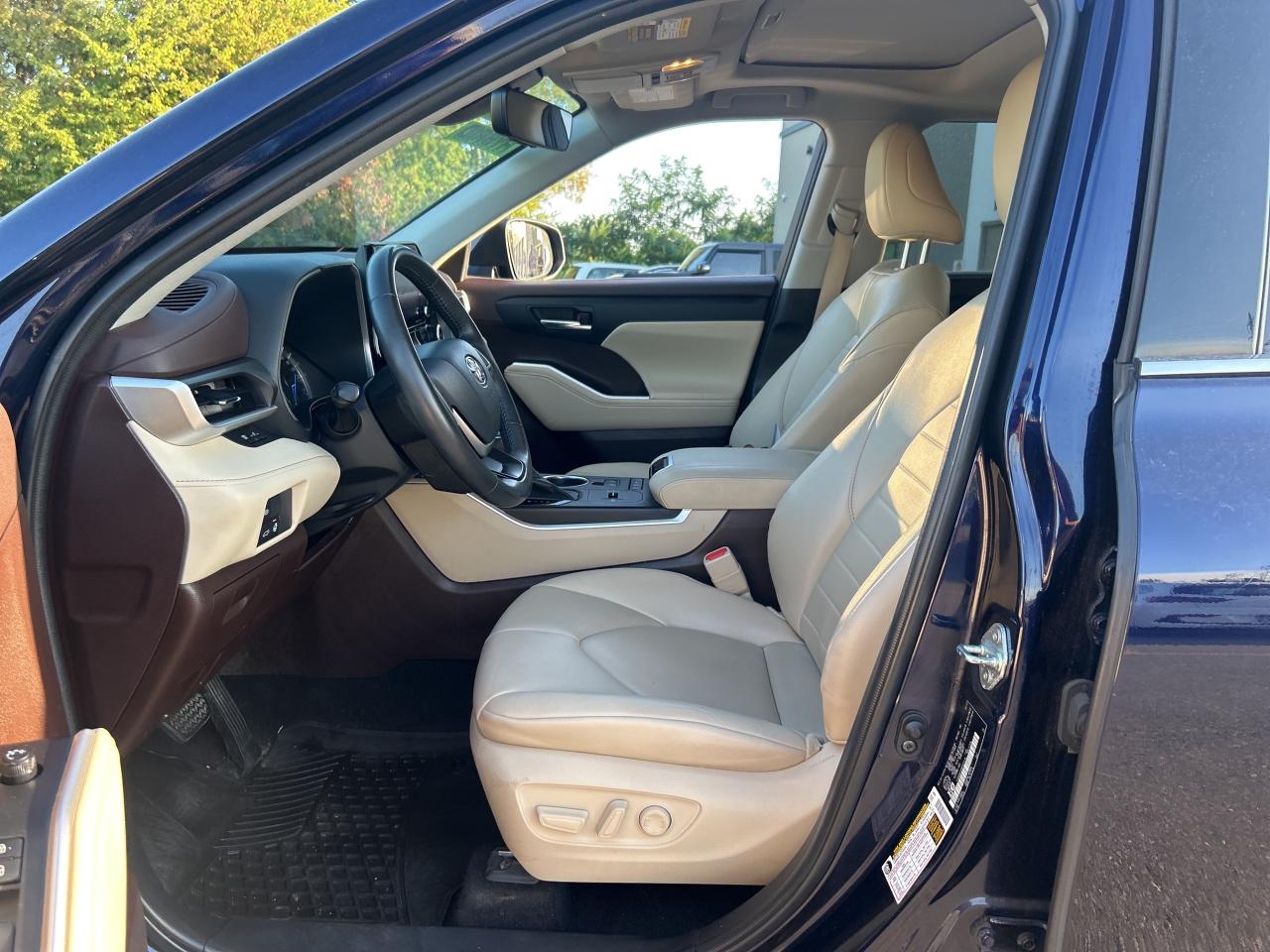 2022 Toyota Highlander Hybrid XLE   Leather   Sunroof   Clean Carfax Photo