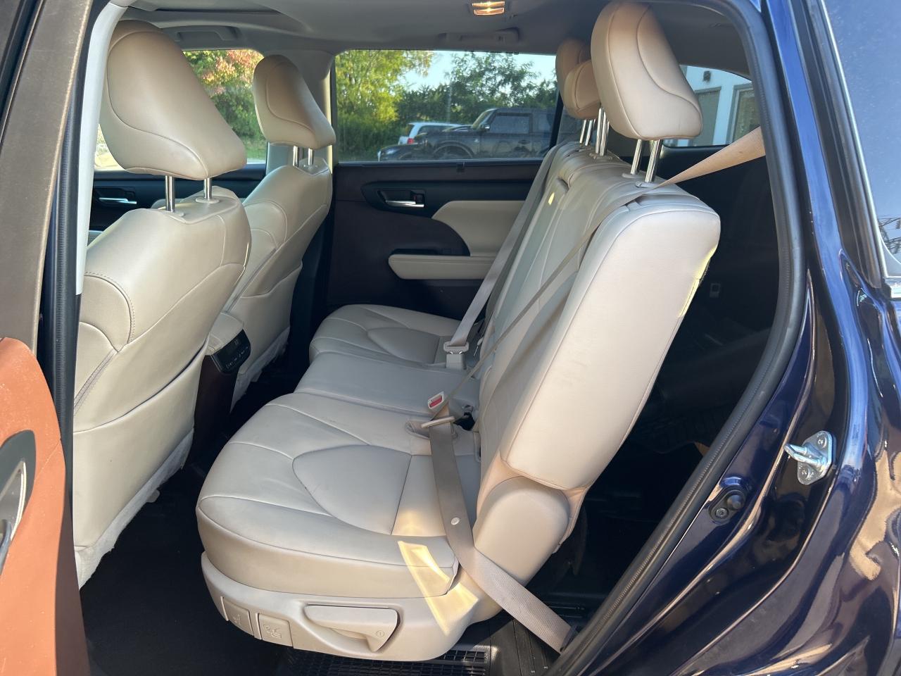 2022 Toyota Highlander Hybrid XLE   Leather   Sunroof   Clean Carfax Photo