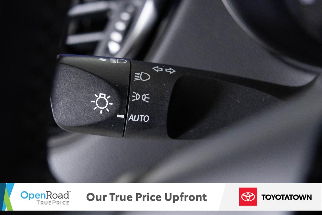 2021 Toyota C-HR XLE PREMIUM! CERTIFIED PRE OWNED! ACCIDENT FREE! E Photo