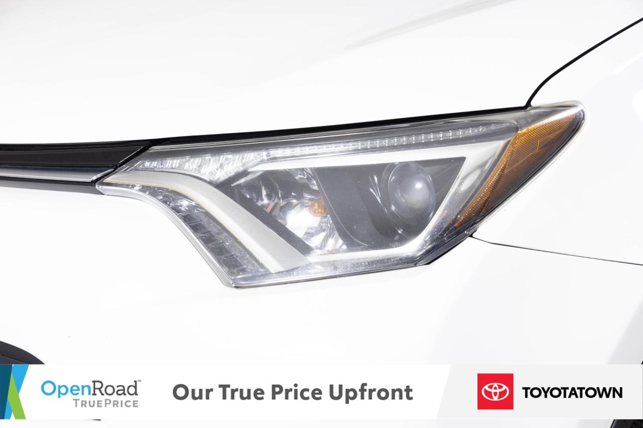 2018 Toyota RAV4 LE! ACCIDENT FREE! LOW MILEAGE! Photo