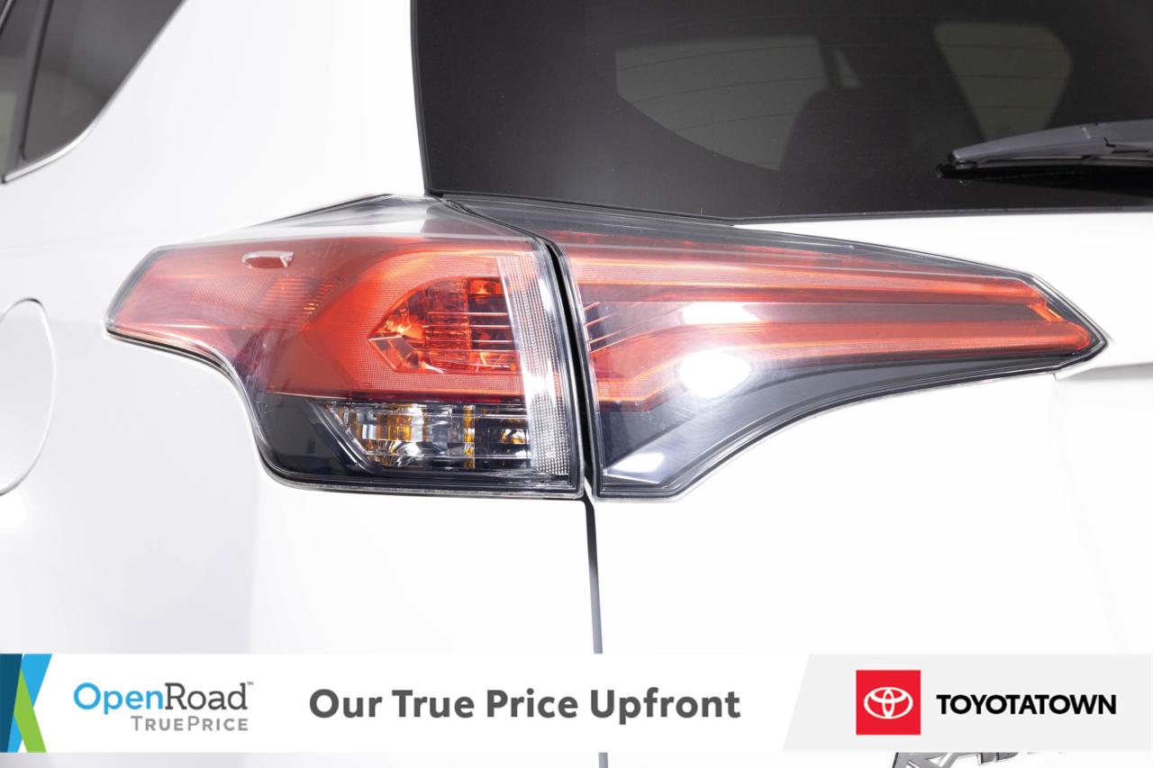 2018 Toyota RAV4 LE! ACCIDENT FREE! LOW MILEAGE! Photo