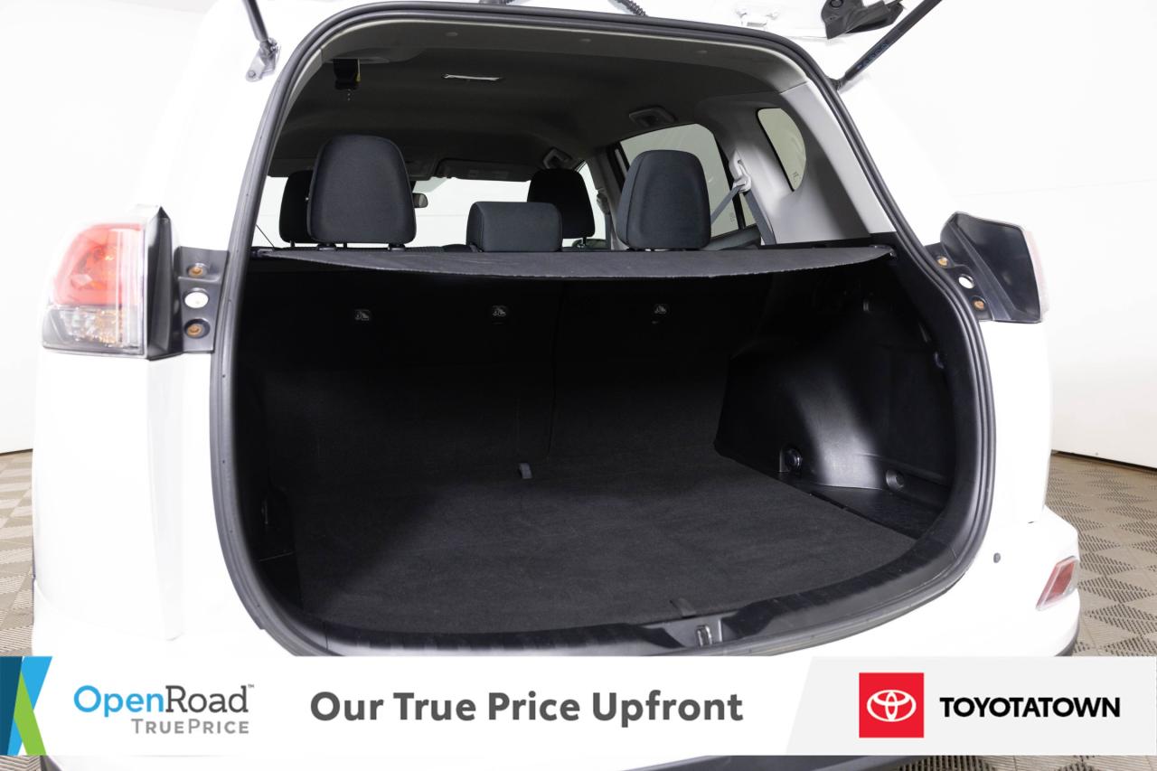 2018 Toyota RAV4 LE! ACCIDENT FREE! LOW MILEAGE! Photo