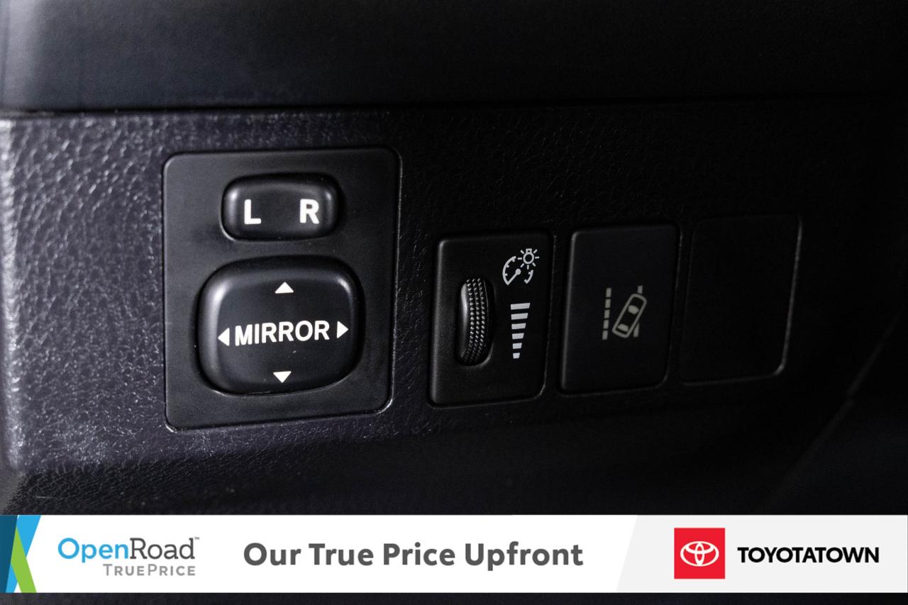 2018 Toyota RAV4 LE! ACCIDENT FREE! LOW MILEAGE! Photo