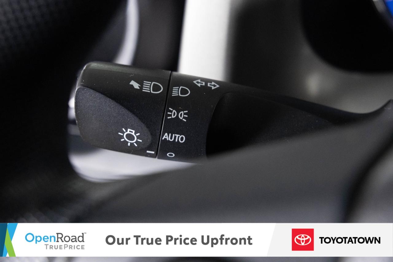 2018 Toyota RAV4 LE! ACCIDENT FREE! LOW MILEAGE! Photo