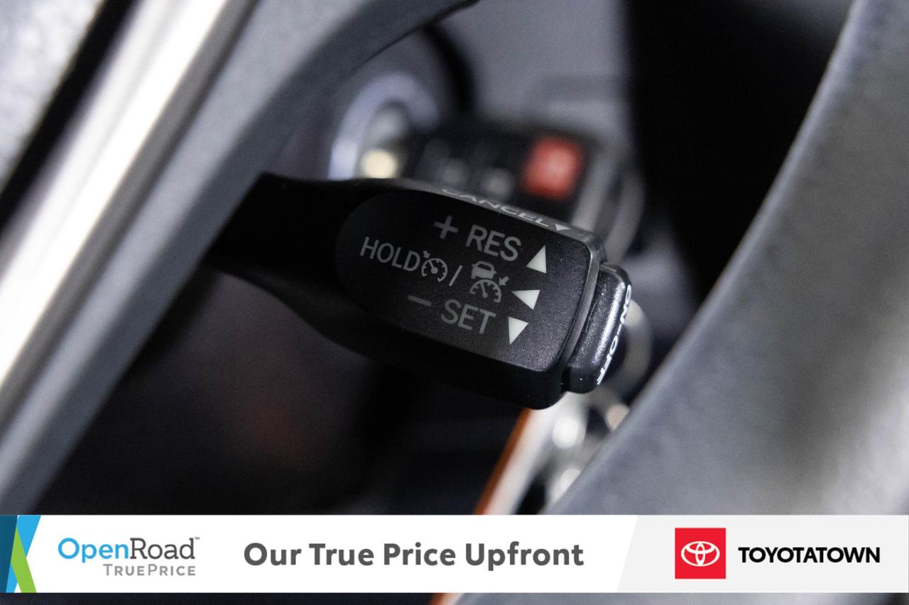 2018 Toyota RAV4 LE! ACCIDENT FREE! LOW MILEAGE! Photo