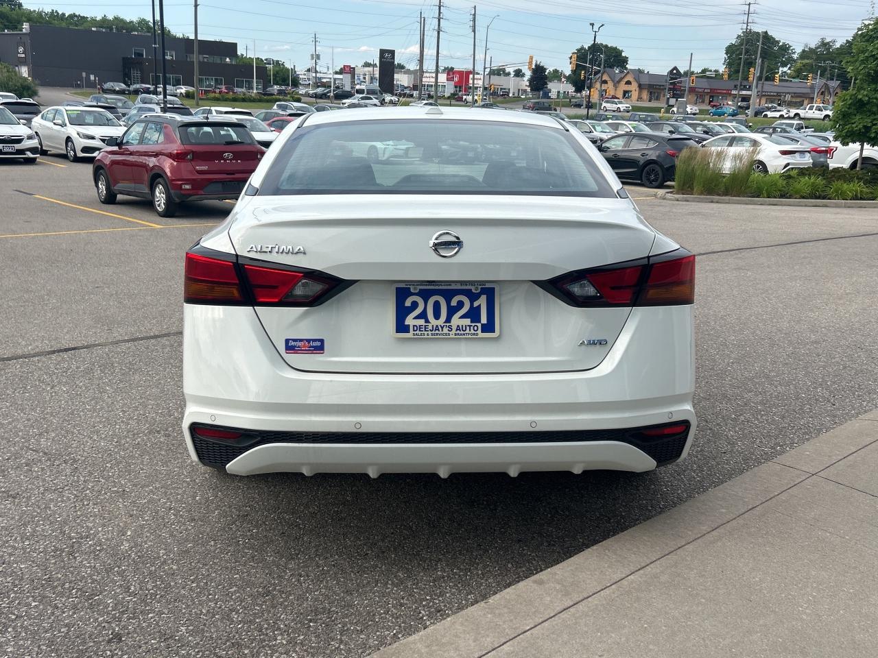 2021 Nissan Altima 2.5 SE   Clean Carfax Photo3