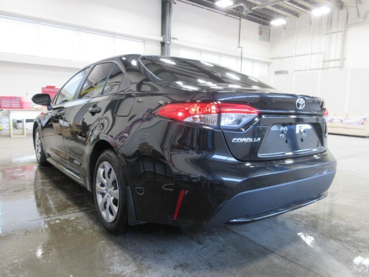 2022 Toyota Corolla LE, HTD. SEATS, AUTO, A/C, BT, CAMERA, 41K! Photo