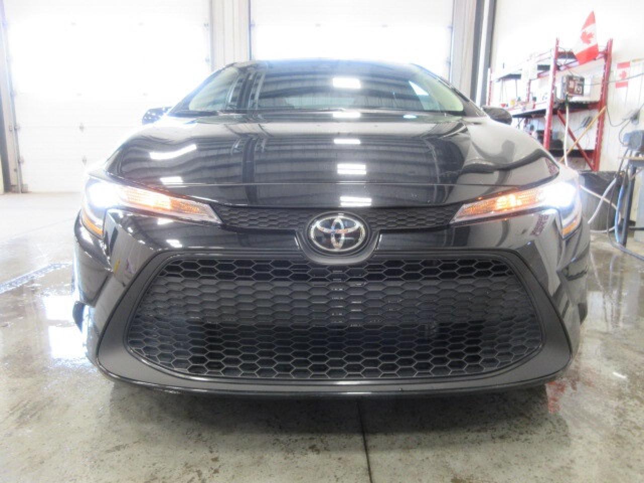 2022 Toyota Corolla LE, HTD. SEATS, AUTO, A/C, BT, CAMERA, 41K! Photo