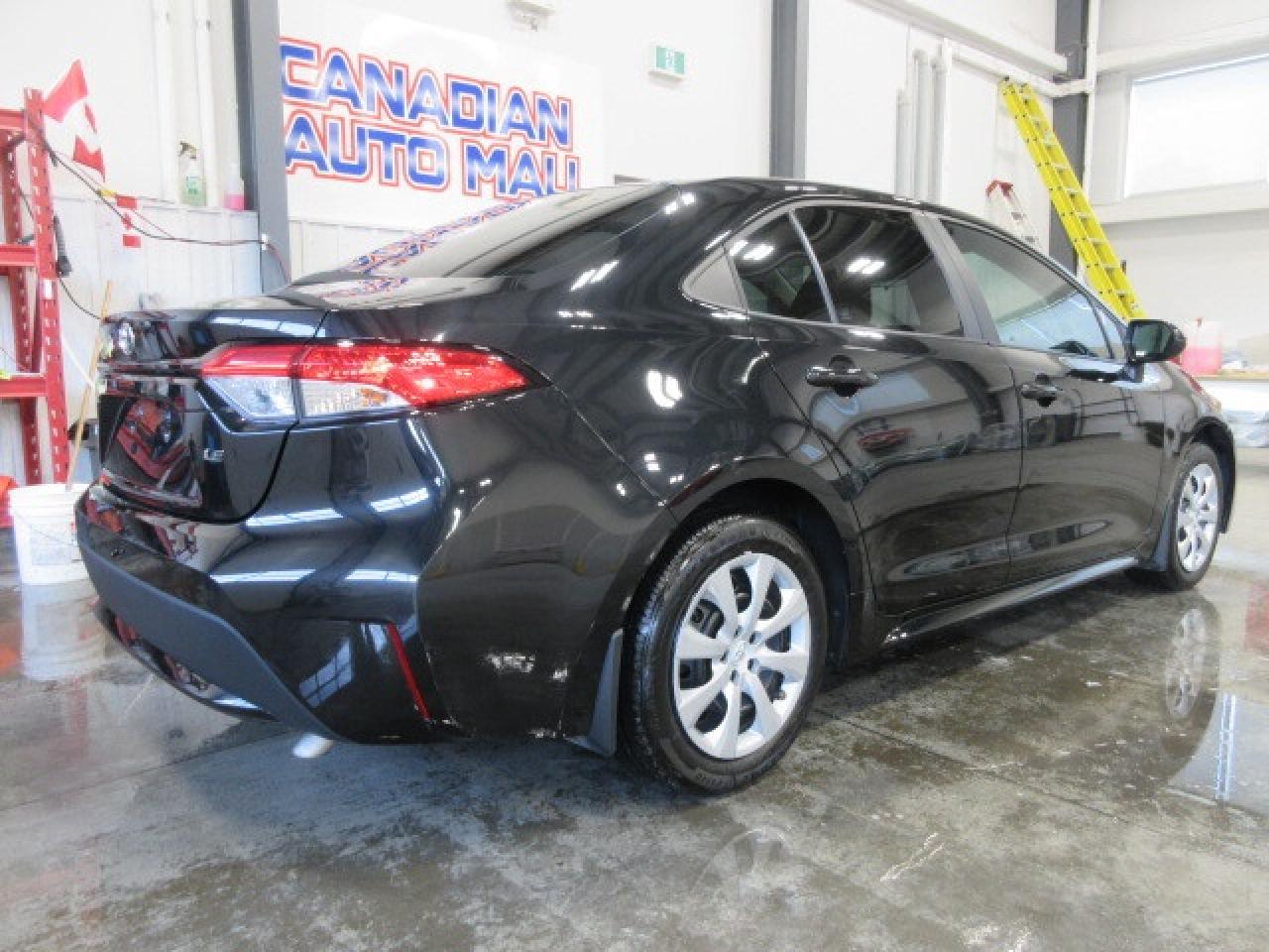 2022 Toyota Corolla LE, HTD. SEATS, AUTO, A/C, BT, CAMERA, 41K! Photo