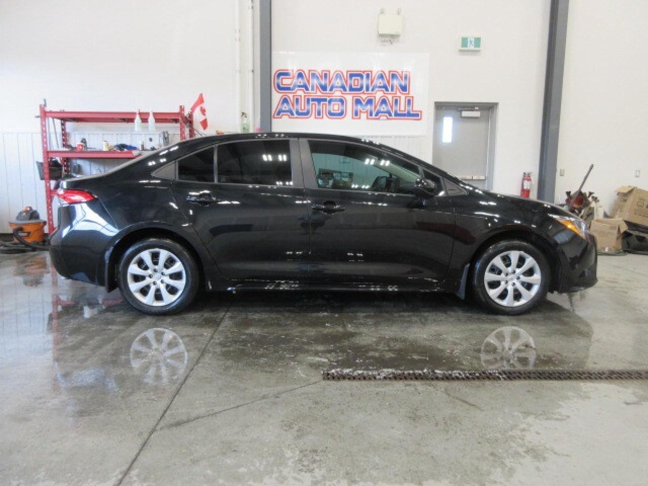 2022 Toyota Corolla LE, HTD. SEATS, AUTO, A/C, BT, CAMERA, 41K! Photo