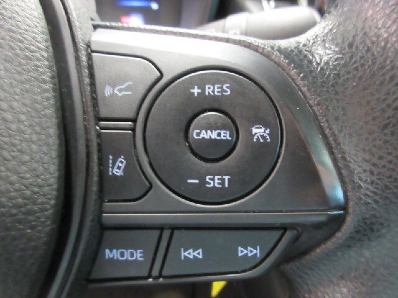 2022 Toyota Corolla LE, HTD. SEATS, AUTO, A/C, BT, CAMERA, 41K! Photo