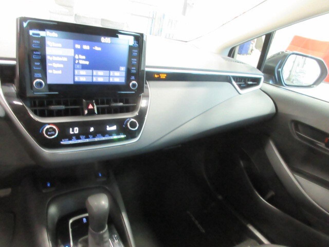 2022 Toyota Corolla LE, HTD. SEATS, AUTO, A/C, BT, CAMERA, 41K! Photo