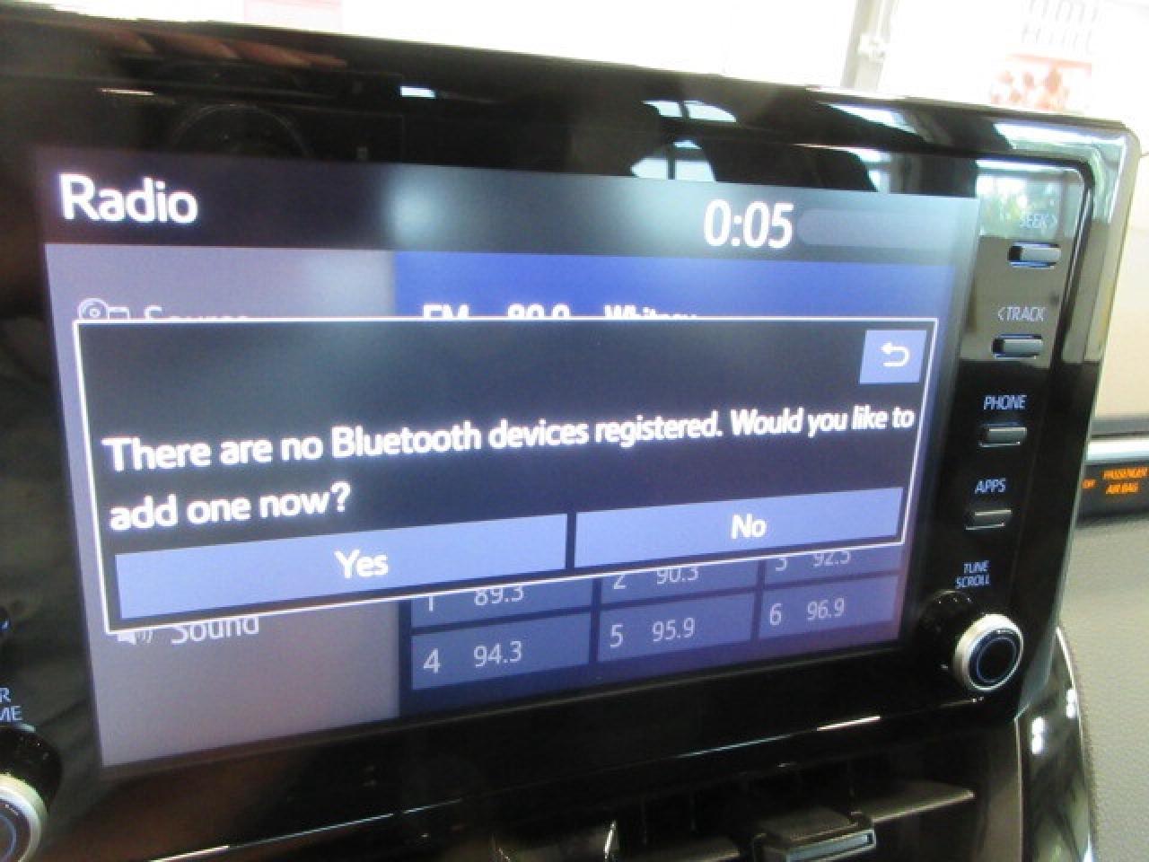 2022 Toyota Corolla LE, HTD. SEATS, AUTO, A/C, BT, CAMERA, 41K! Photo