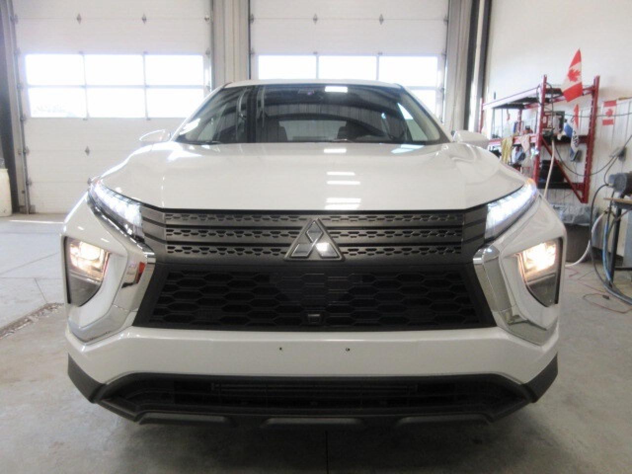 2022 Mitsubishi Eclipse Cross ES S-AWC, HTD. SEATS, APPLE/ANDROID, 114K! Photo