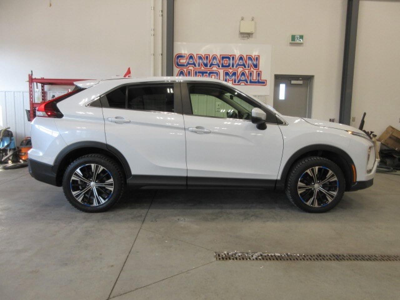 2022 Mitsubishi Eclipse Cross ES S-AWC, HTD. SEATS, APPLE/ANDROID, 114K! Photo