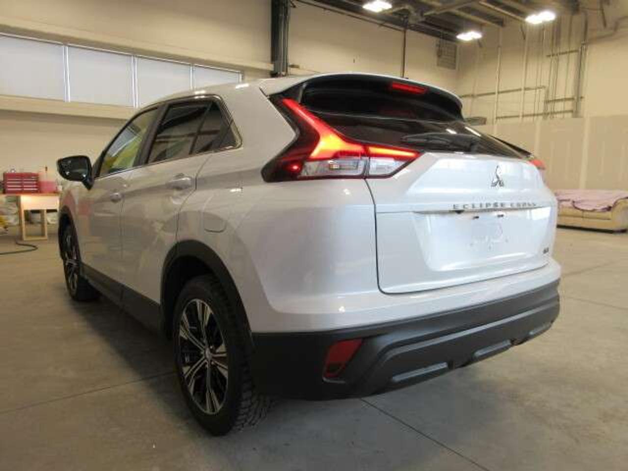 2022 Mitsubishi Eclipse Cross ES S-AWC, HTD. SEATS, APPLE/ANDROID, 114K! Photo