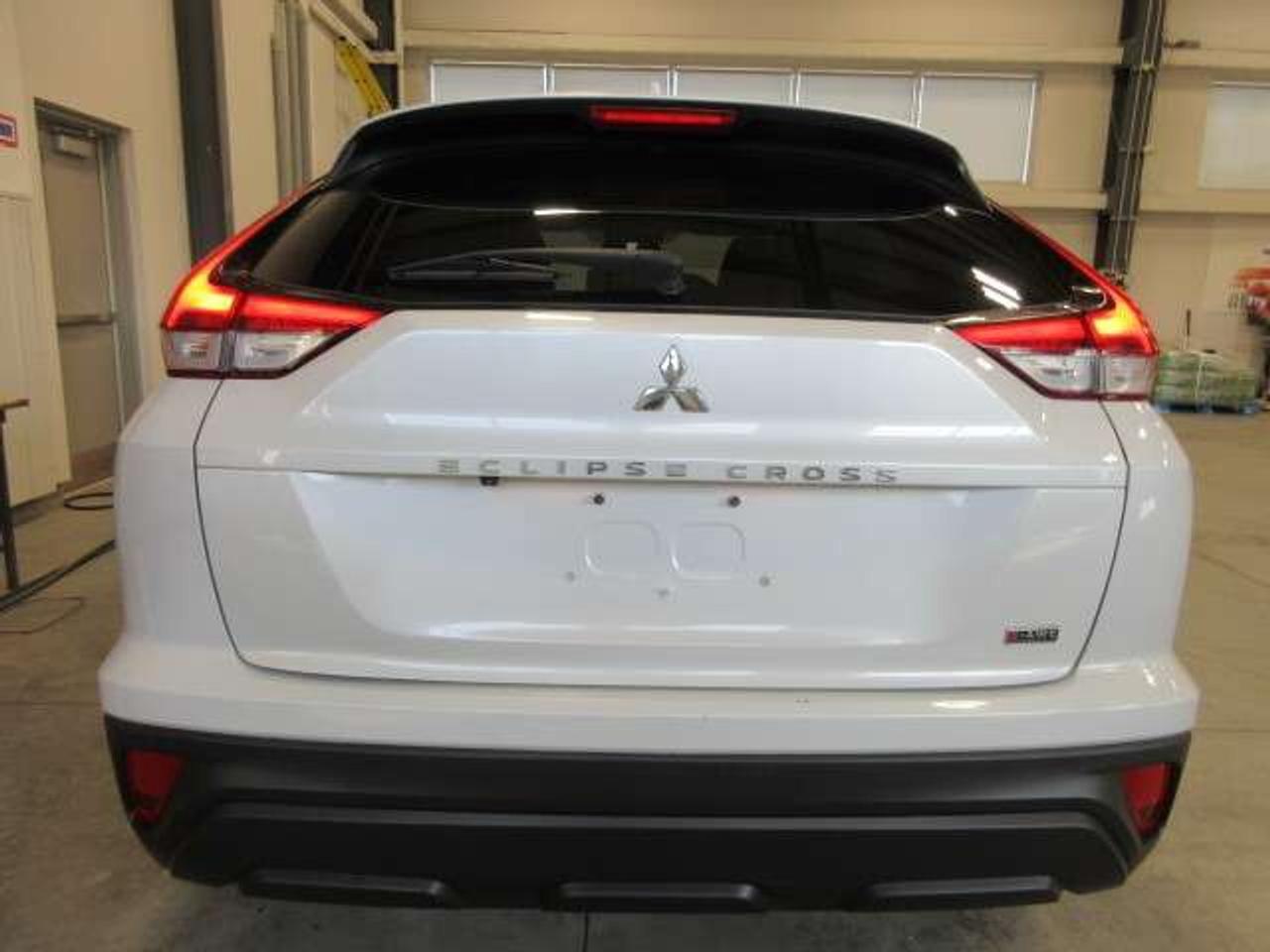 2022 Mitsubishi Eclipse Cross ES S-AWC, HTD. SEATS, APPLE/ANDROID, 114K! Photo