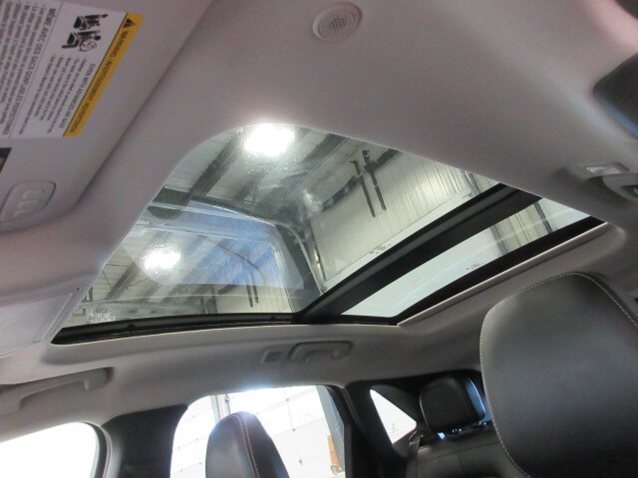 2024 Ford Escape PLATINUM AWD, NAV, ROOF, LEATHER, LOADED, 67K! Photo