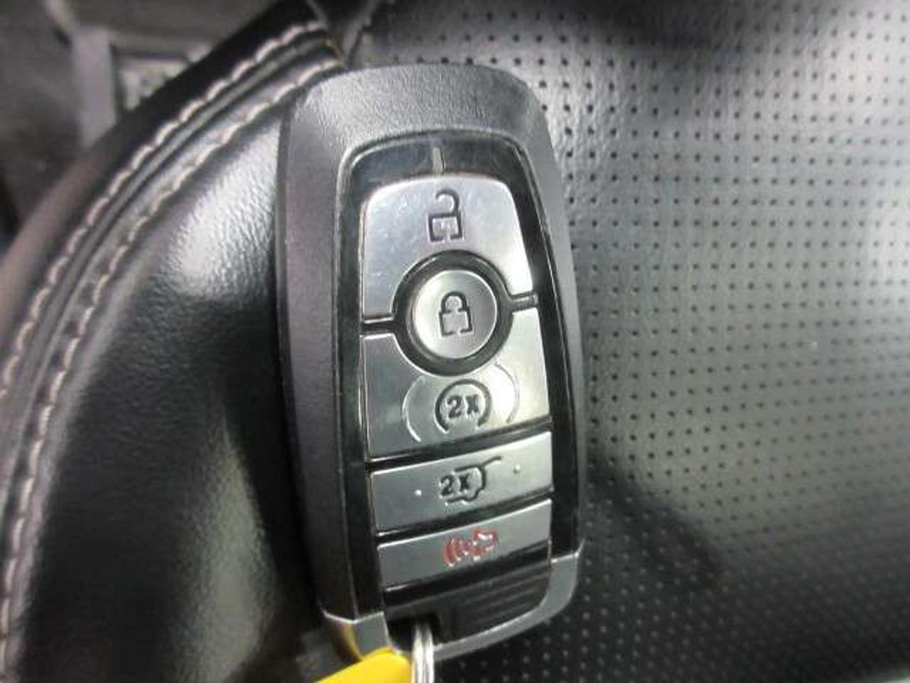 2024 Ford Escape PLATINUM AWD, NAV, ROOF, LEATHER, LOADED, 67K! Photo