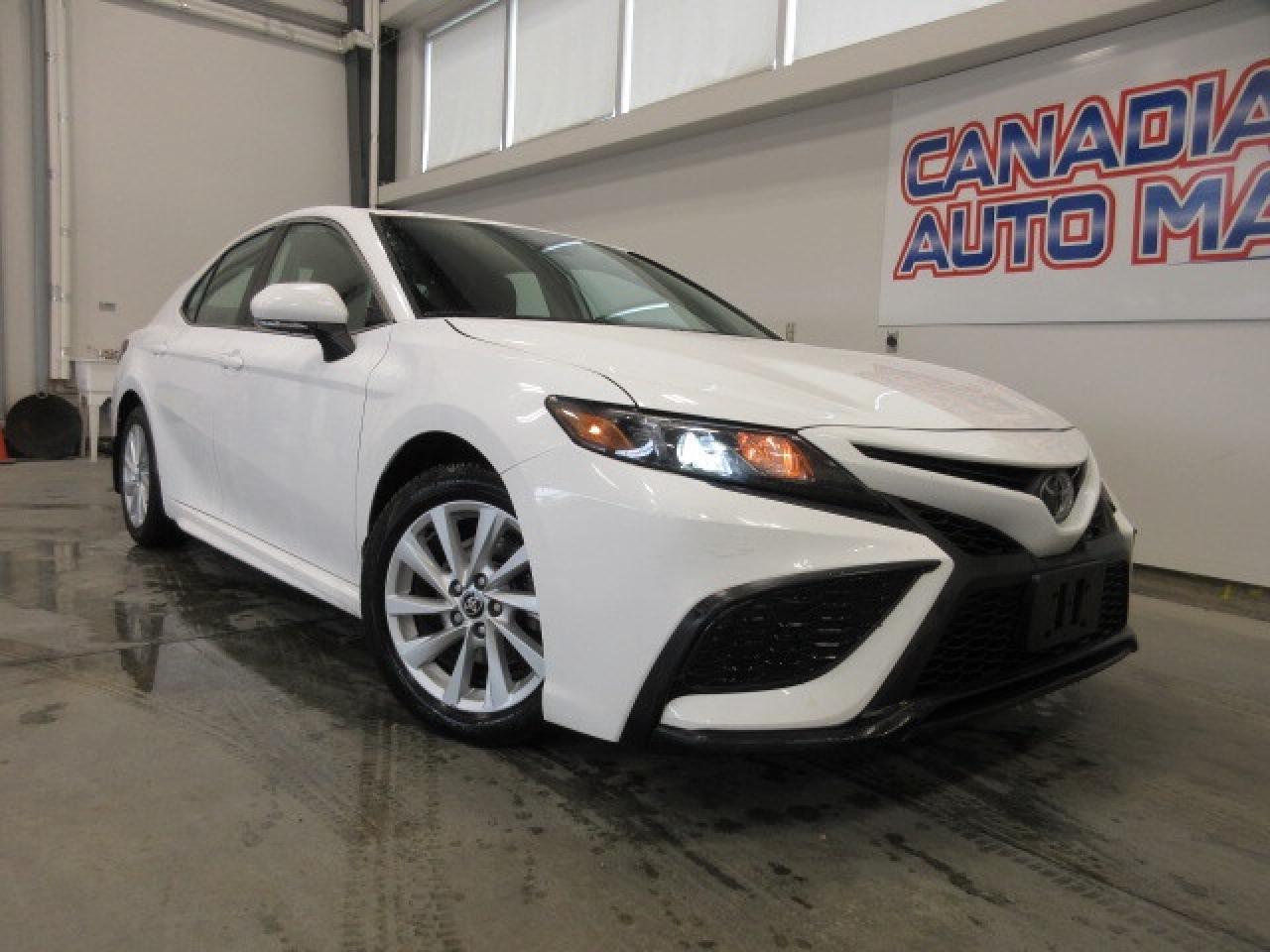 2021 Toyota Camry SE, AUTO, A/C, HTD. SEATS, BT, ALLOYS, 97K! Photo