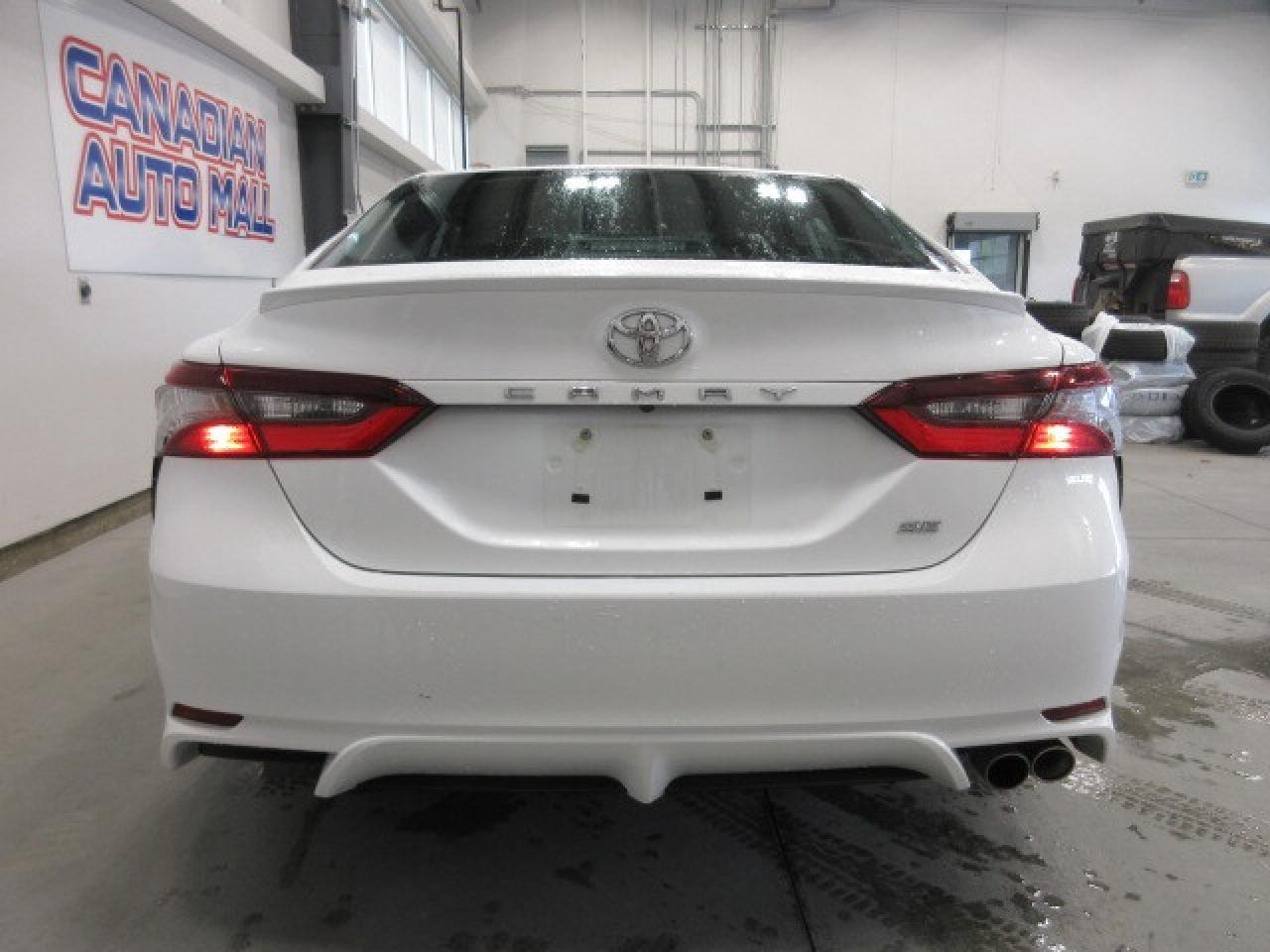 2021 Toyota Camry SE, AUTO, A/C, HTD. SEATS, BT, ALLOYS, 97K! Photo